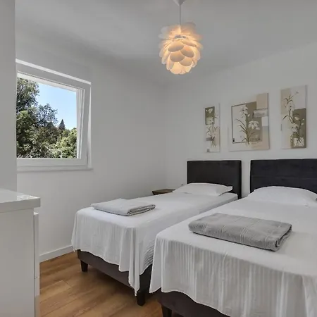 Adele ماكارسكا