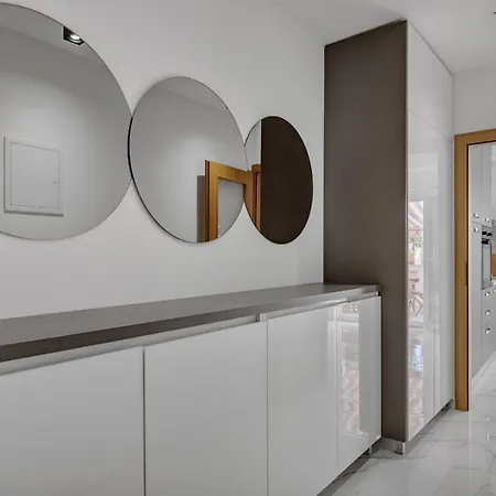 Adele Apartment Makarska